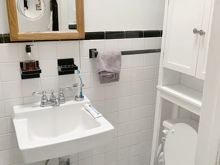 190 8th Ave #7 — Photo 7