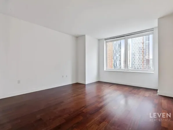 306 Gold Street image 2 of 14