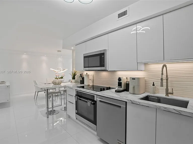 6770 Indian Creek Dr #5M — Photo 7