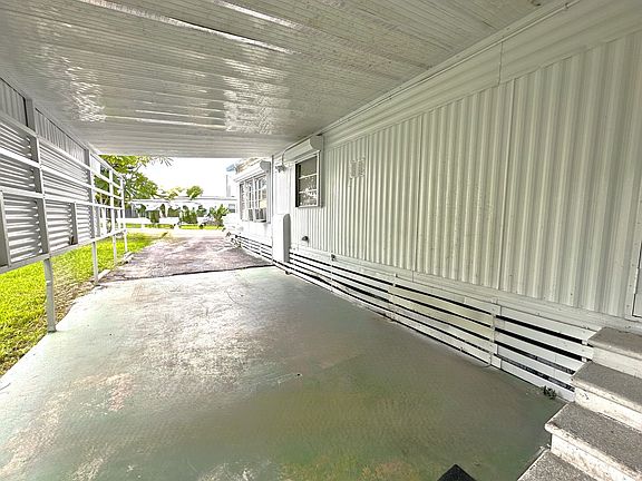 3rd image of 129 Lantern Ln