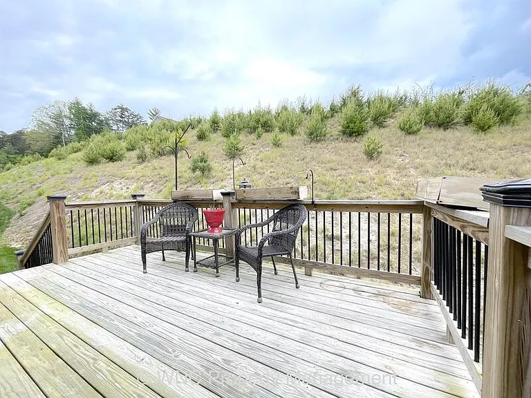 72 Leyland Cir — Photo 18