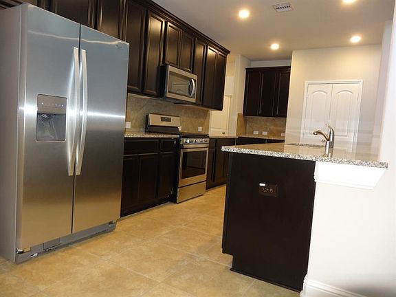 4th image of 198 Bloomhill Pl