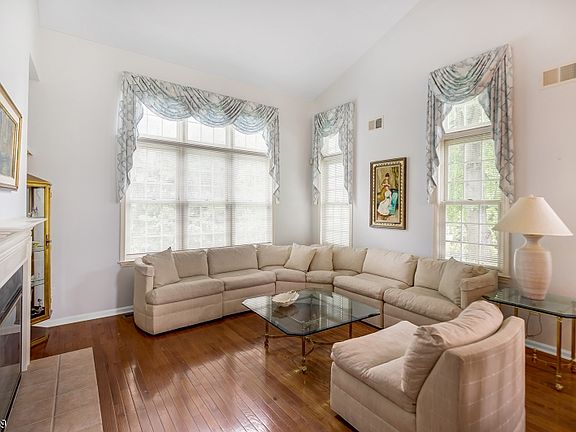 4th image of 32 Clements Ct #C0080-80