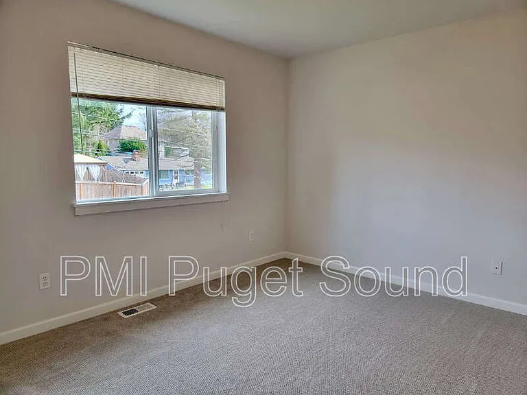 576 Mount Baker Pl NE — Photo 14