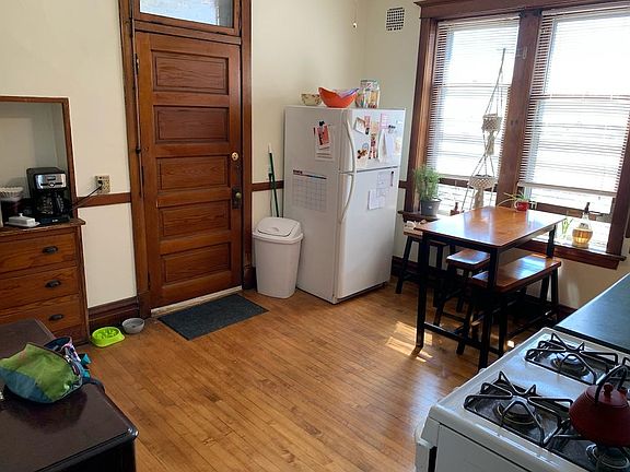5th image of 1133 W Wellington Ave #3F