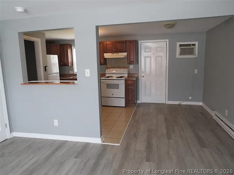 1932 King George Dr — Photo 4