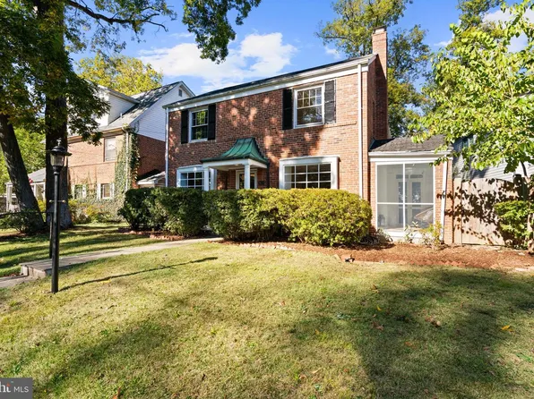 5621 Huntington Pkwy, Bethesda, MD 20814