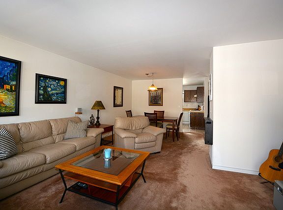 5th image of 23W454 Greenbriar Dr