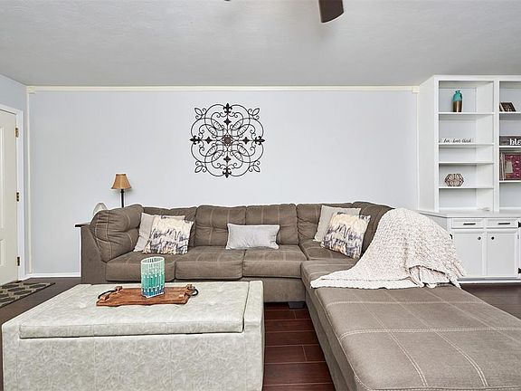 5th image of 1704 Dalian St