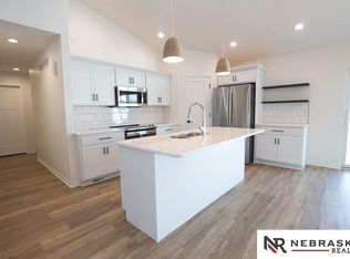 942 W Panorama Rd, Lincoln, NE 68523