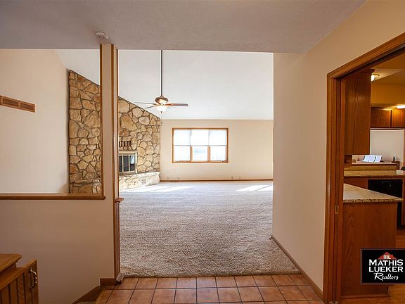 5th image of 603 Hawthorne Cir
