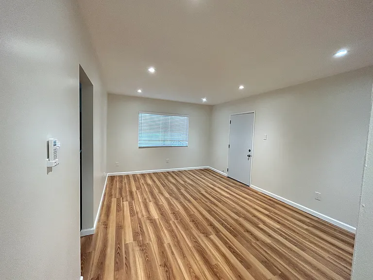 212 W Cypress St #5 — Photo 1