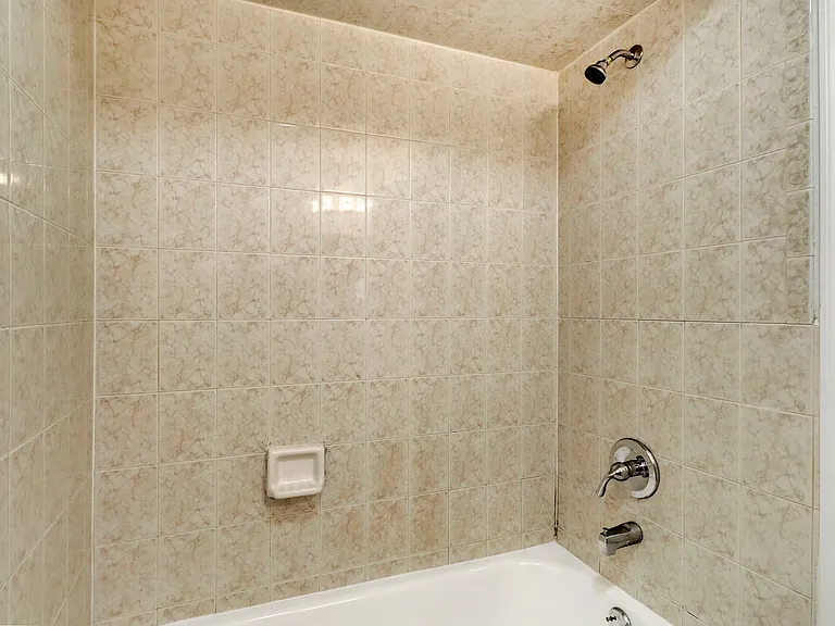 190 S 11th St #1 — Photo 15