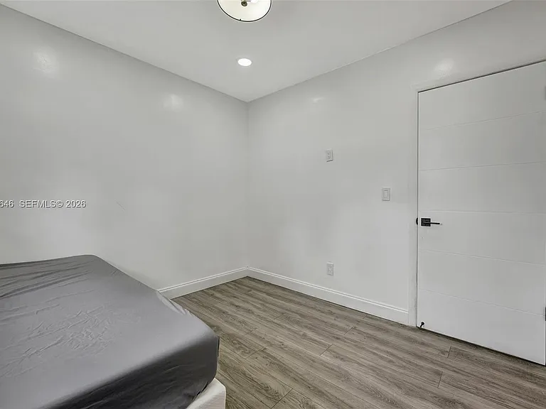 18600 NE 7th Ct — Photo 4