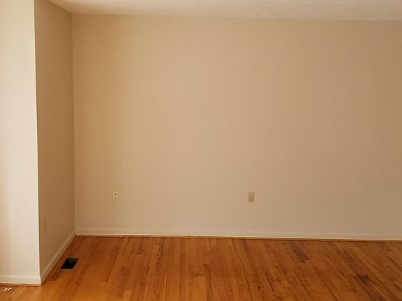 4th image of 305 Stratford Dr