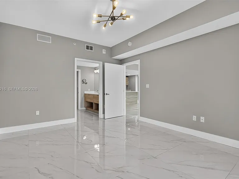 16385 Biscayne Blvd #1215 — Photo 11