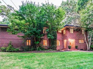 81 N Hillside Pl, Ridgewood, NJ 07450