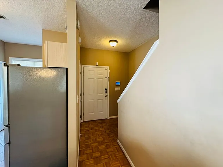 2027 Turtle Point Dr — Photo 3