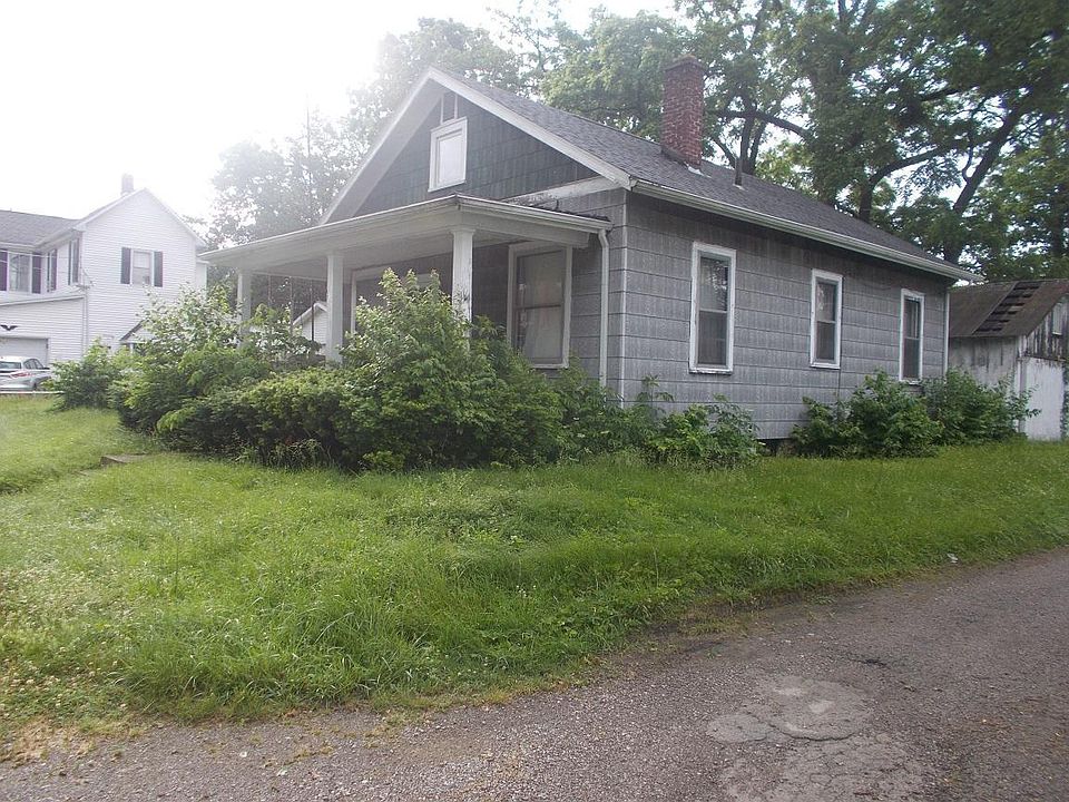 2nd image of 119 Newberry St