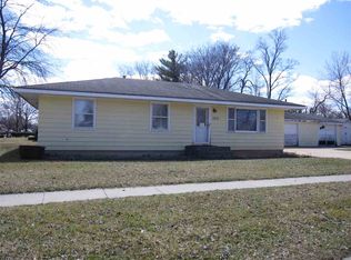 1031 Juniper Ln, Machesney Park, IL 61115