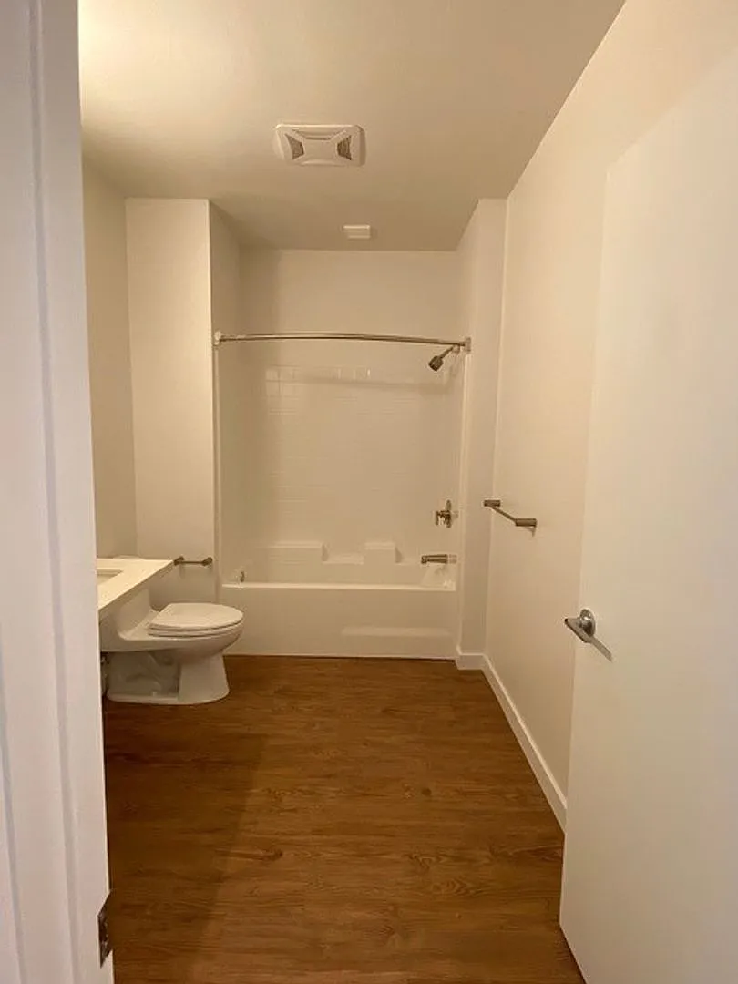 1836 Columbia Street — Photo 3