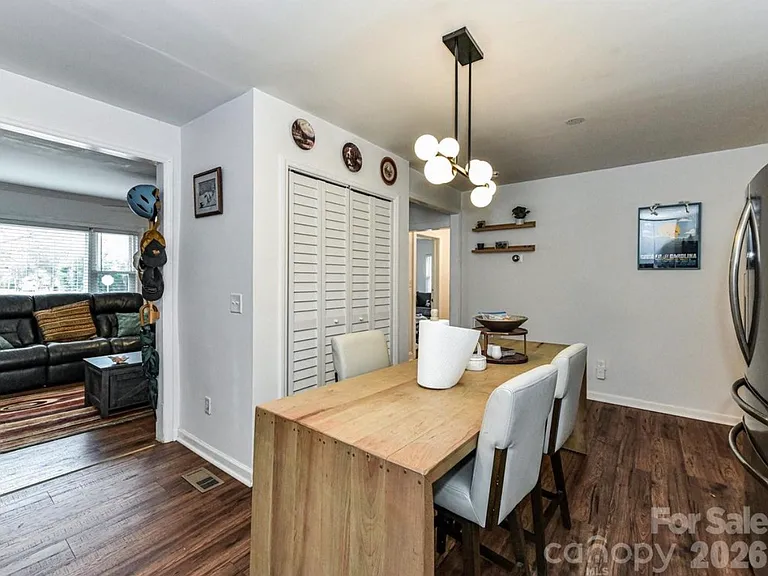 1240 Skyview Rd — Photo 6