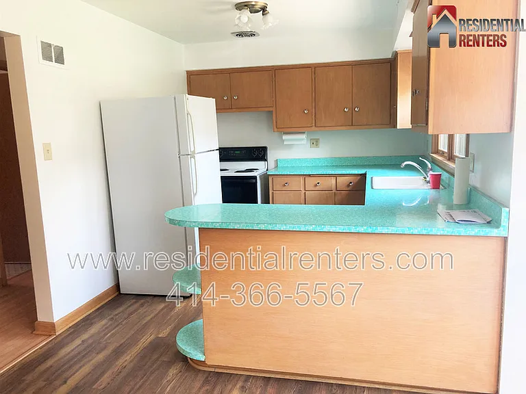3760 S Clement Ave — Photo 4