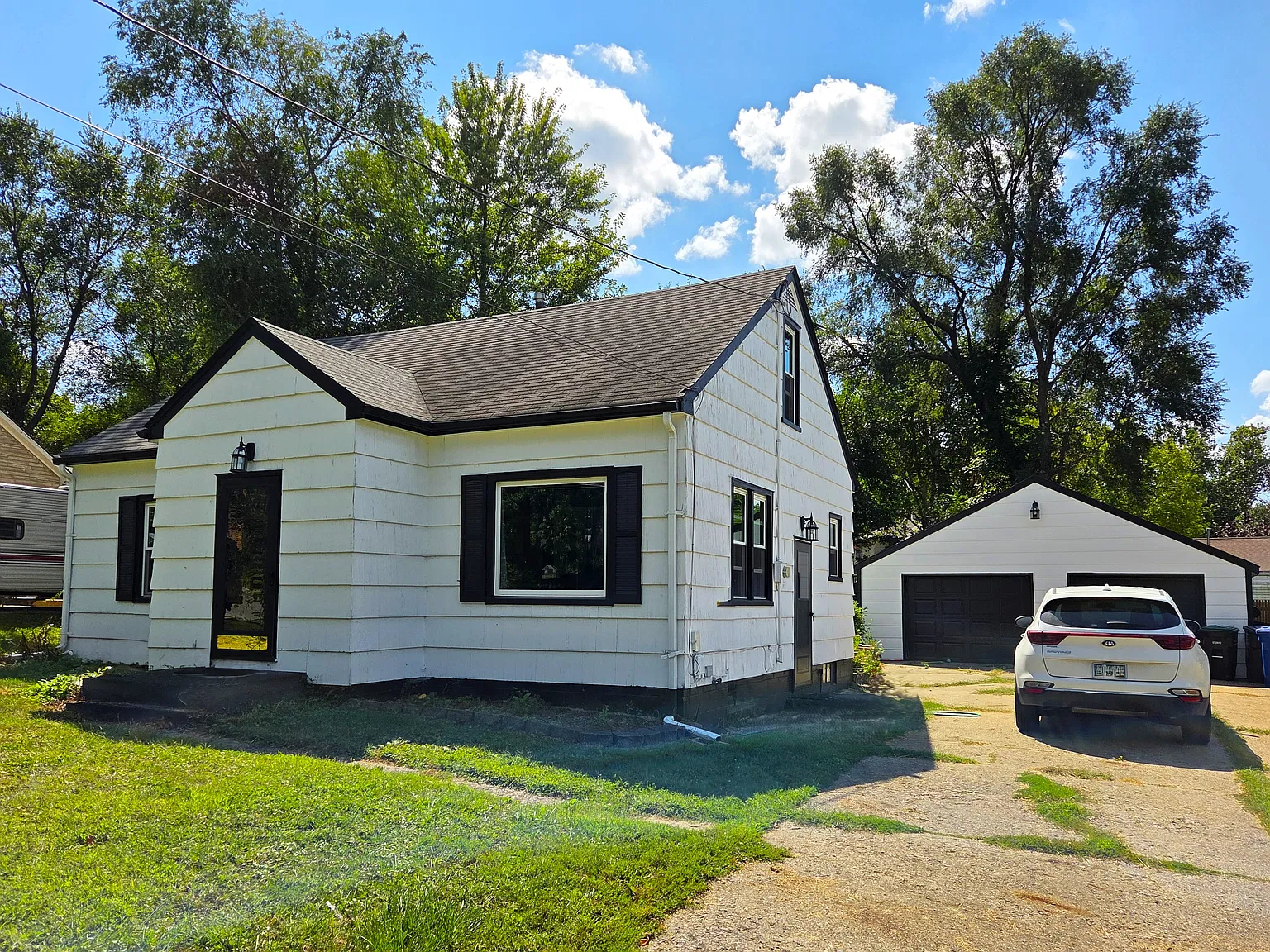 4 bed, 1.5 bath, 1252 sqft, $1,995 — Photo 1
