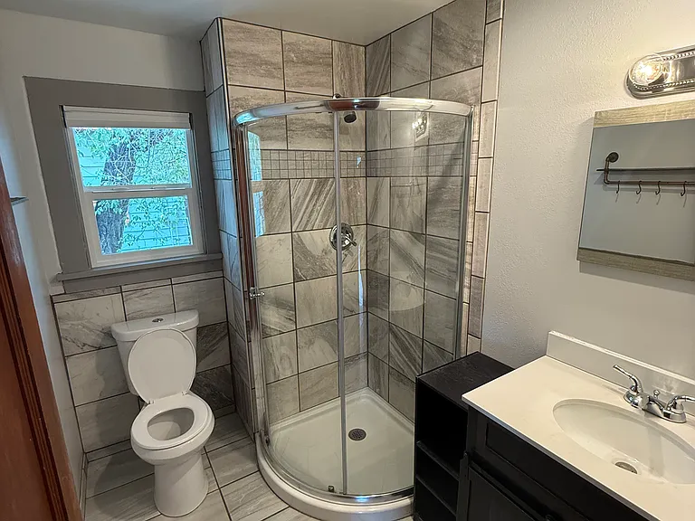 2542 Elm Ave — Photo 8