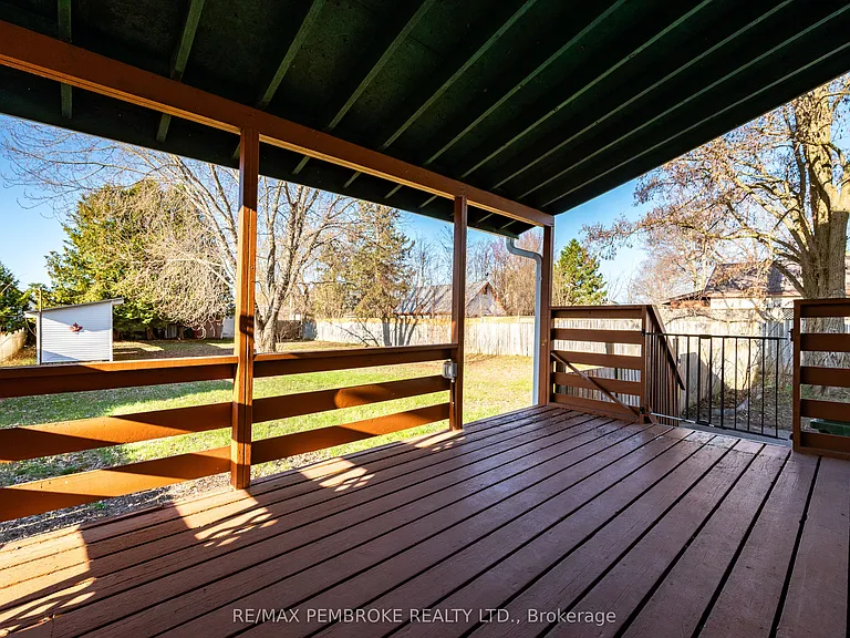 566 Perth St — Photo 45