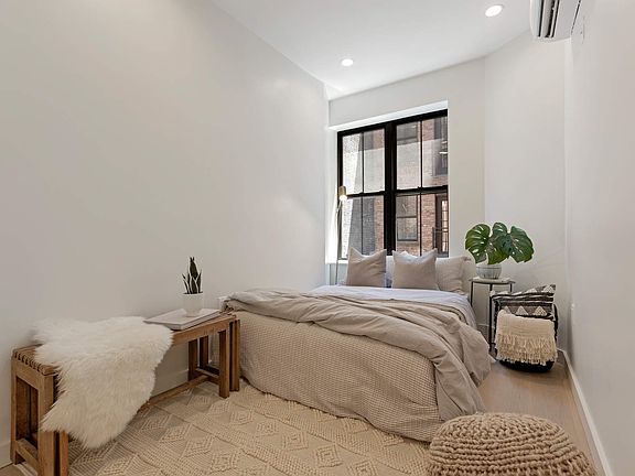 4th image of 140 Mulberry St Building 1B
