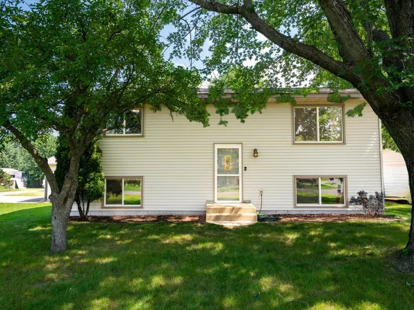 320 1st St NW, Rice, MN 56367