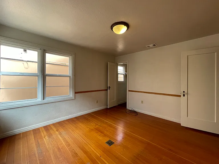 2926 G St — Photo 17