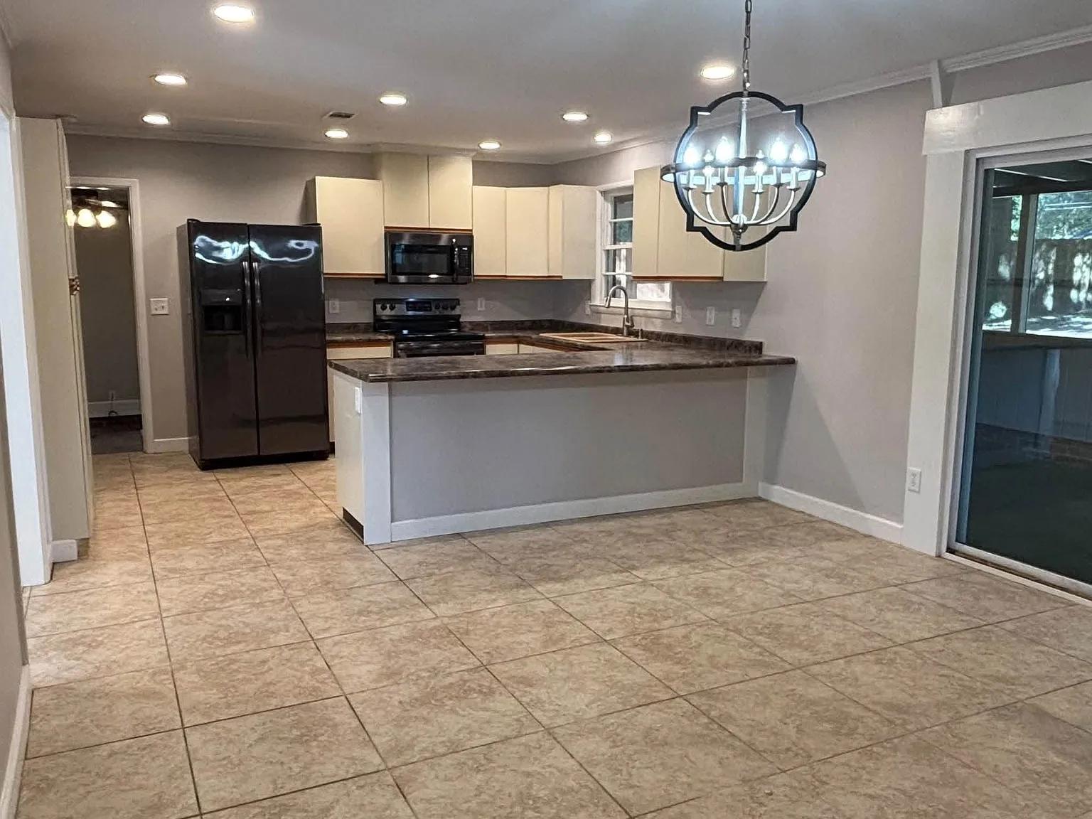 3 bed, 1672 sqft, $2,500 — Photo 4