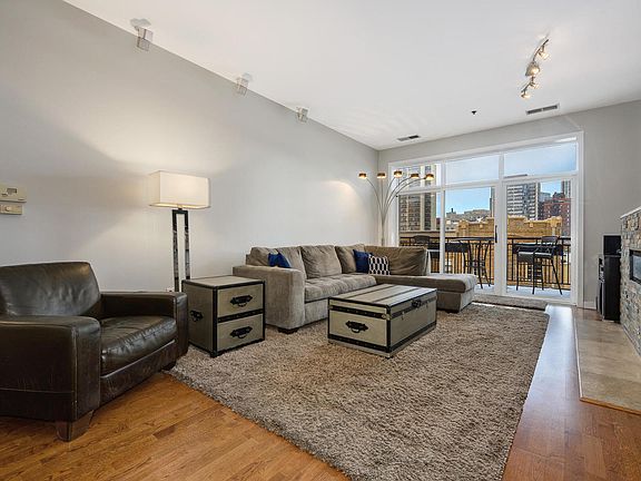5th image of 600 W Drummond Pl APT 409