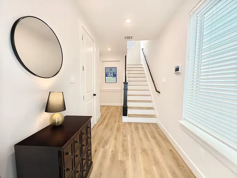 1604 Malvern St — Photo 37