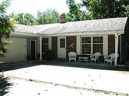 316 Sycamore Dr photo 1