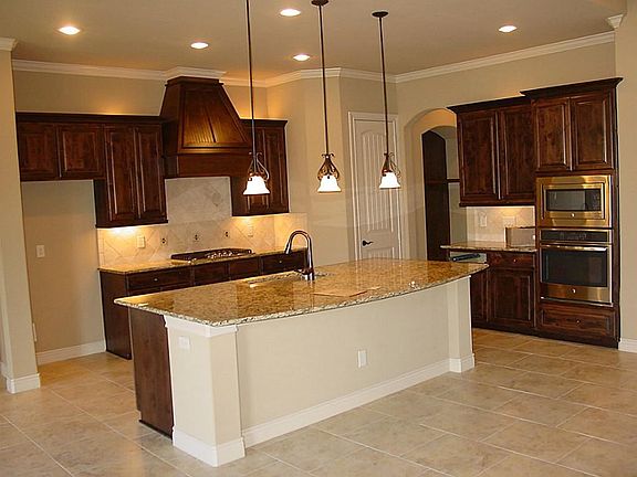 Kitchen with Peninsula Island