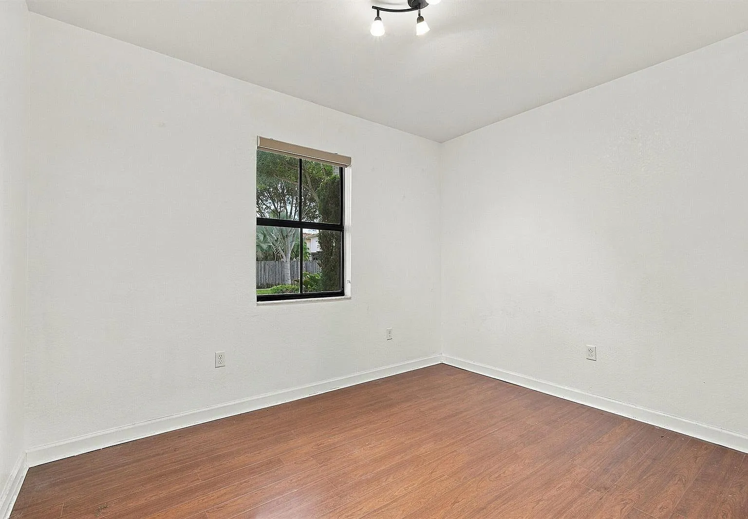 3 bed, 1844 sqft, $4,200 — Photo 4