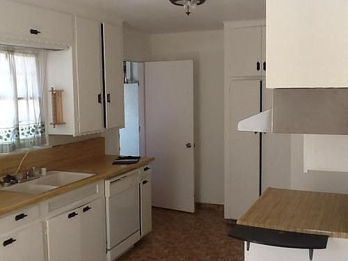 2nd image of 260 E 44th St