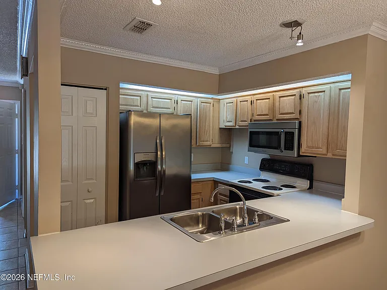 8529 Sturbridge Cir W — Photo 7