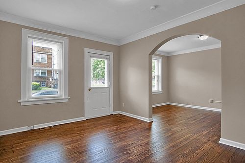 1st image of 4909 Winona Ave APT 1W