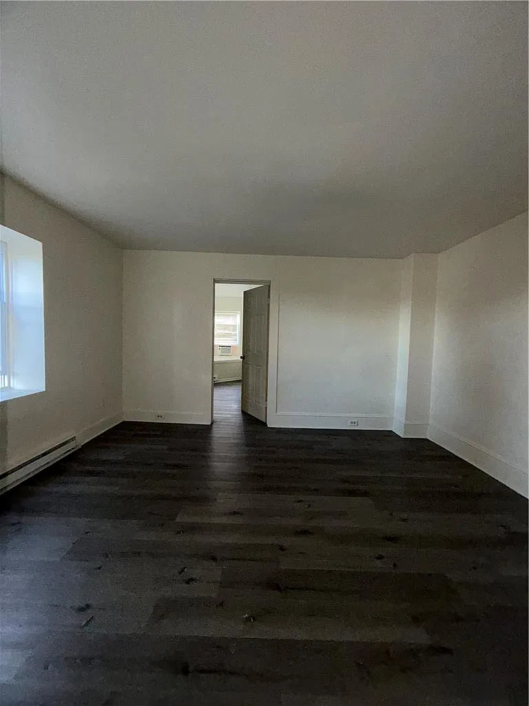 1039 Mechanic St — Photo 2