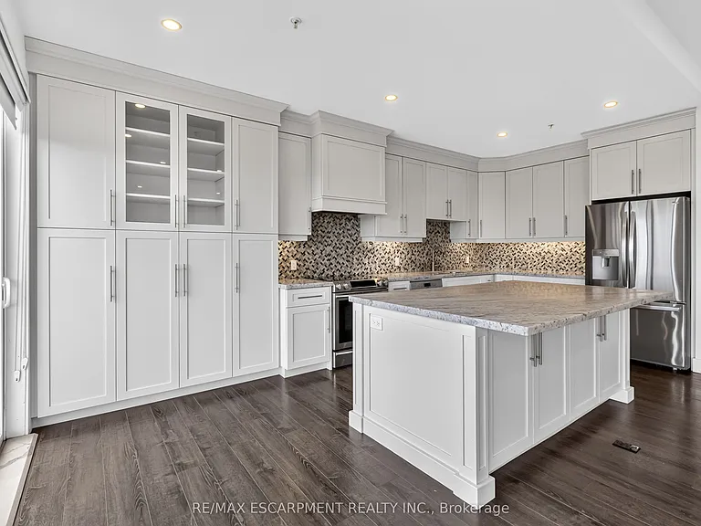 640 Sauve St #602 — Photo 8