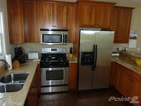 5th image of 39 Lincoln Ave #10