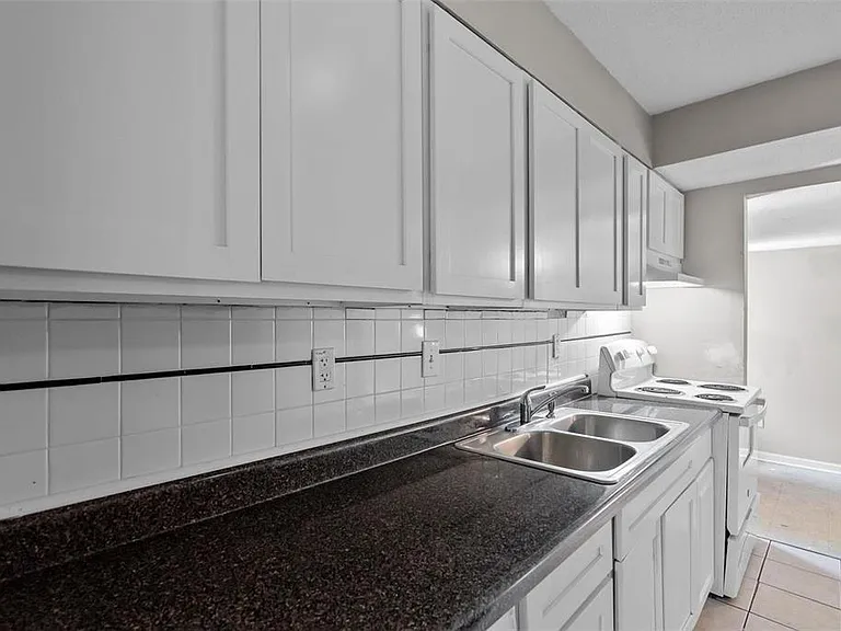 301 Estridge Rd — Photo 6