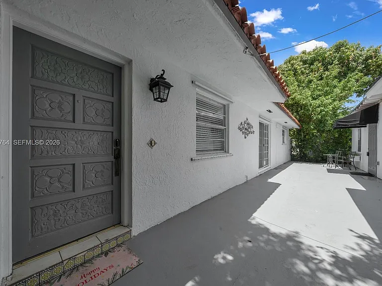 1044 SW 13th Ct — Photo 2