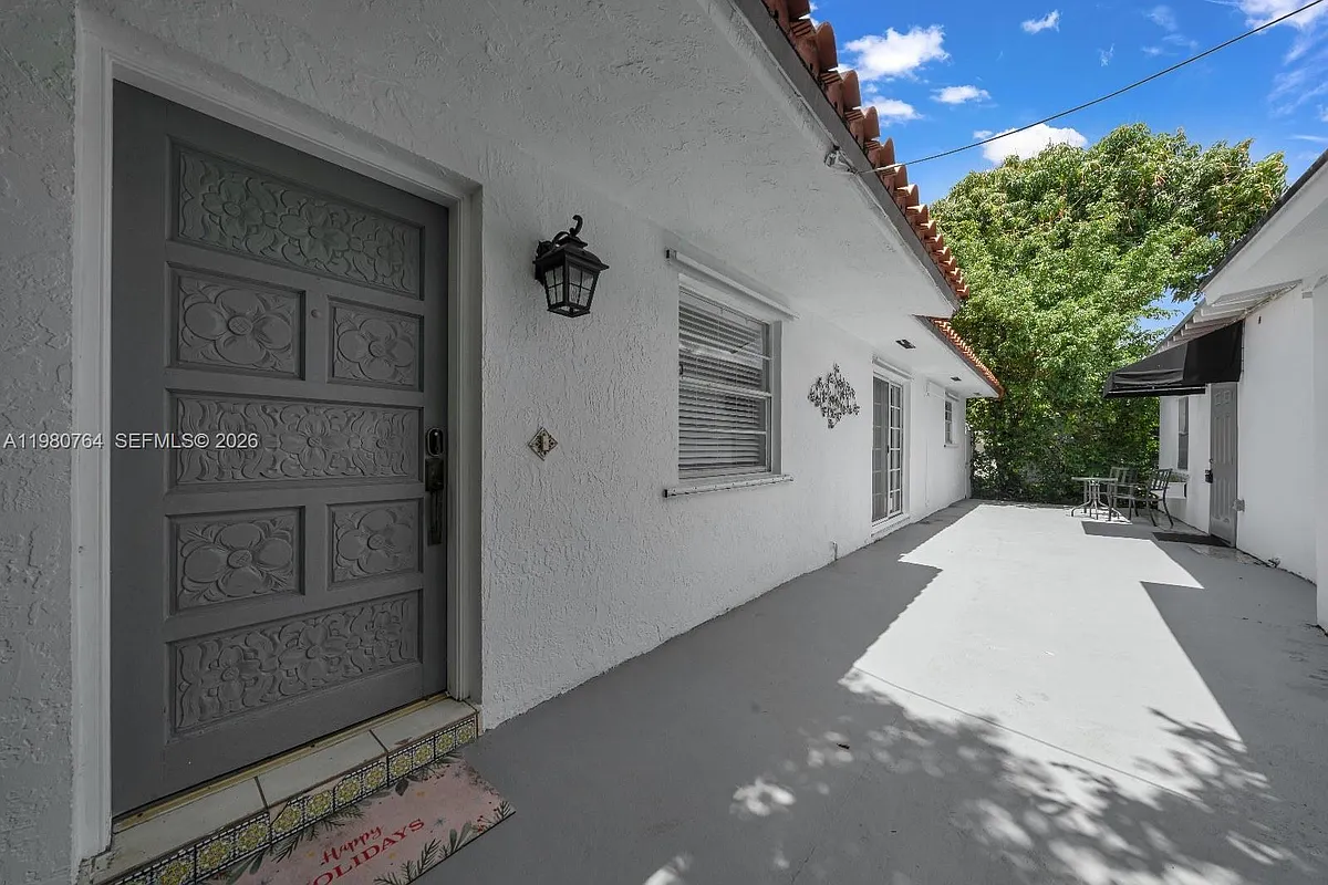 Building Photo - 1044 SW 13th Ct