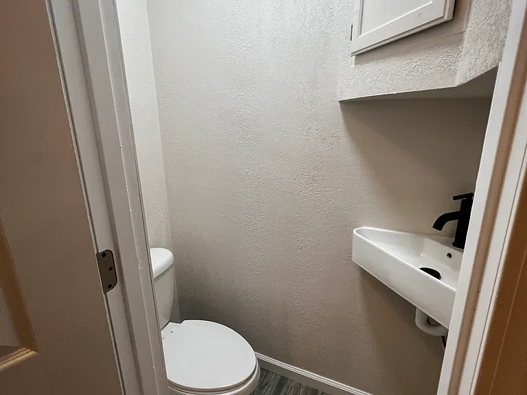 515 Valley View Dr — Photo 15