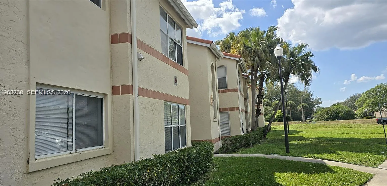 Coral Key Condo — Photo 2